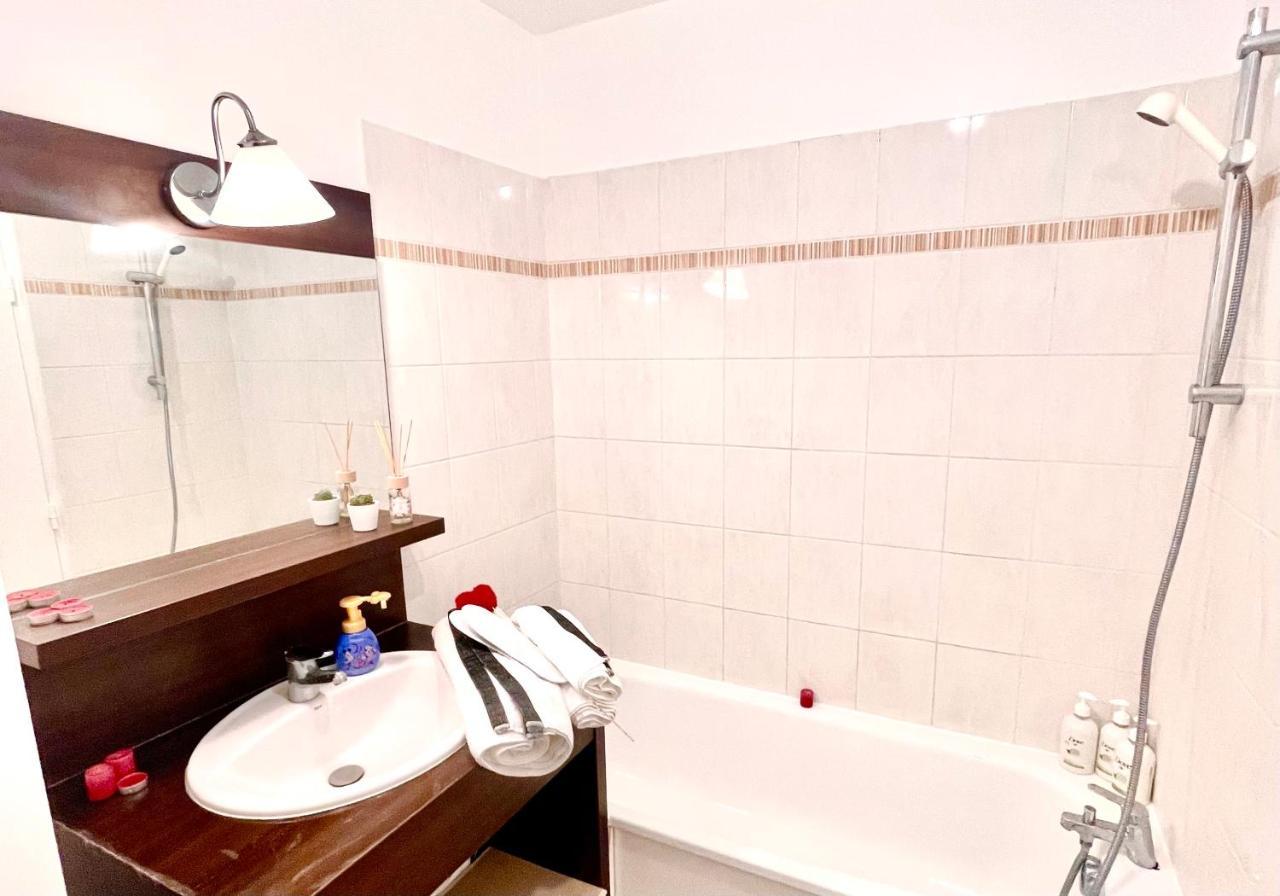 5 Min From Disneyland Cozy Retreat Apartment Montevrain Exterior photo